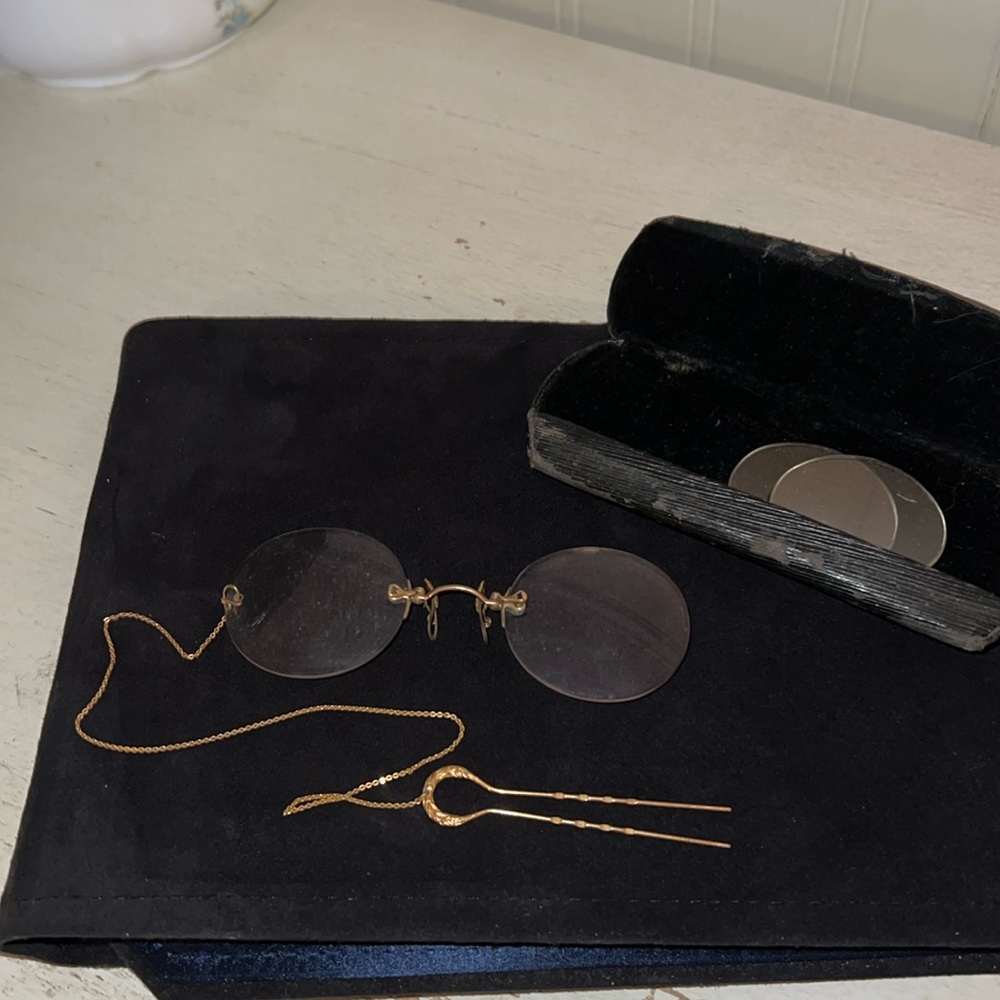 Antique Gold Pince Nez eyeglasses chain case + extra lenses
